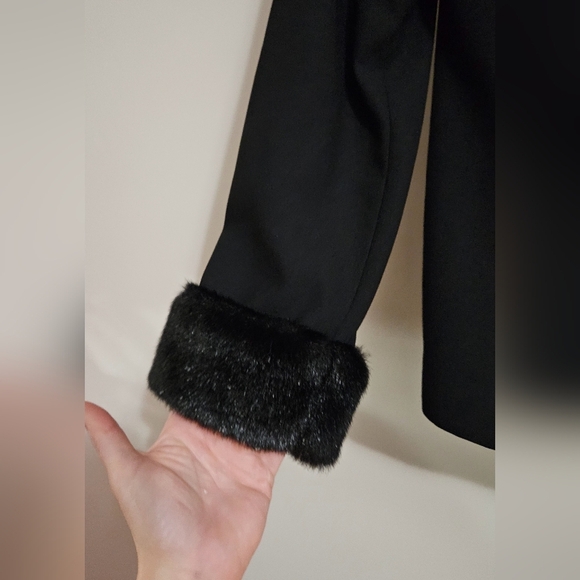 HUGO BUSCATI Black Faux fur trim peacoat. Size 6 - Picture 7 of 10